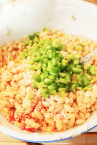 Creamy Macaroni salad Featured