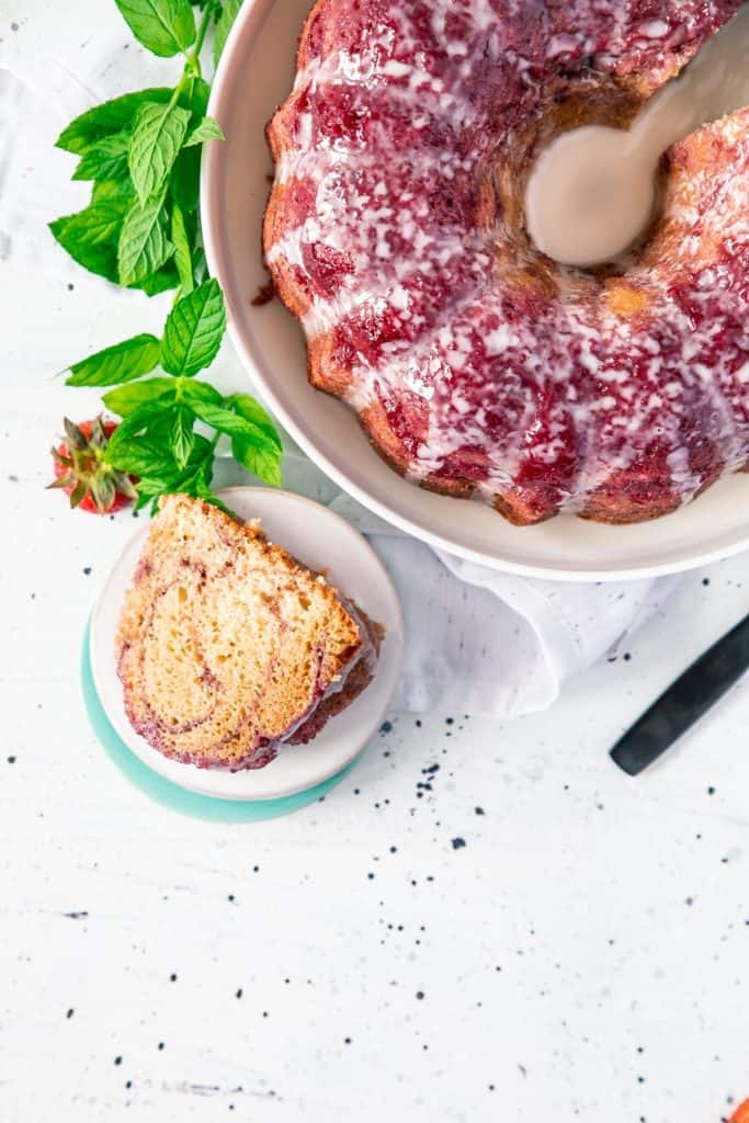 30+ Amazing Brunch Recipes with Fresh Fruit - Strawberry Coffee Cake