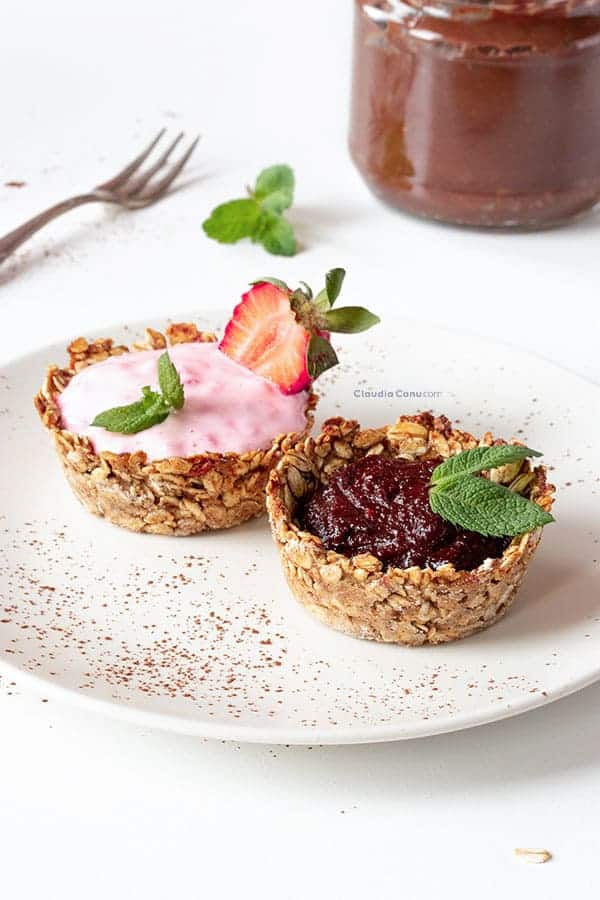 30+ Amazing Brunch Recipes with Fresh Fruit - Oatmeal Cups with Healthy Fillings