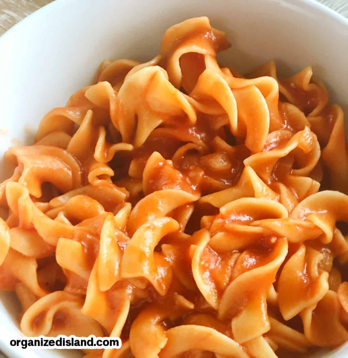 Pasta with tomato sauce in bowl.