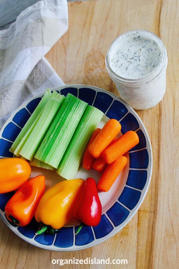 Ranch dressing with fresh vegetables