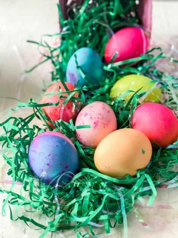 How to Dye Eggs with food coloring
