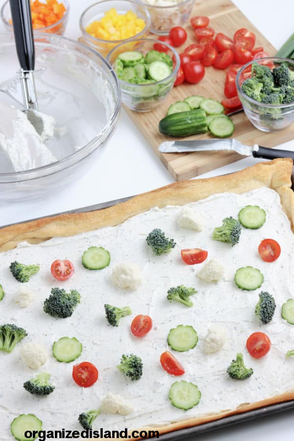 How to make a veggie pizza appetizer