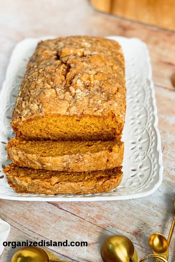 Simple Pumpkin Bread Recipe with streusel topping cut