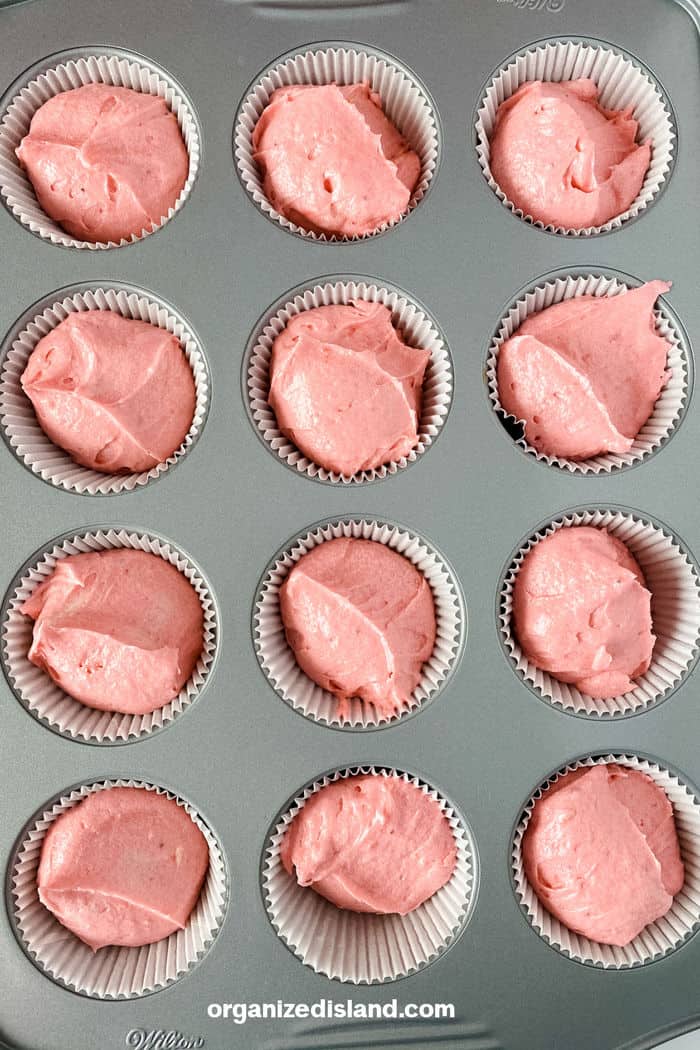 How to Make Strawberry cupcakes cupcake batter in pan.