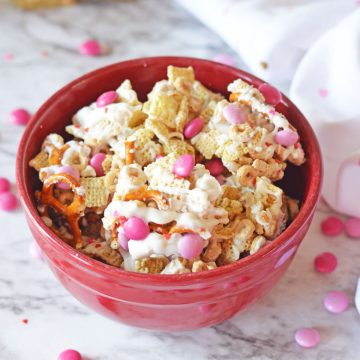 Chex-Valentines-Mix in bowl.