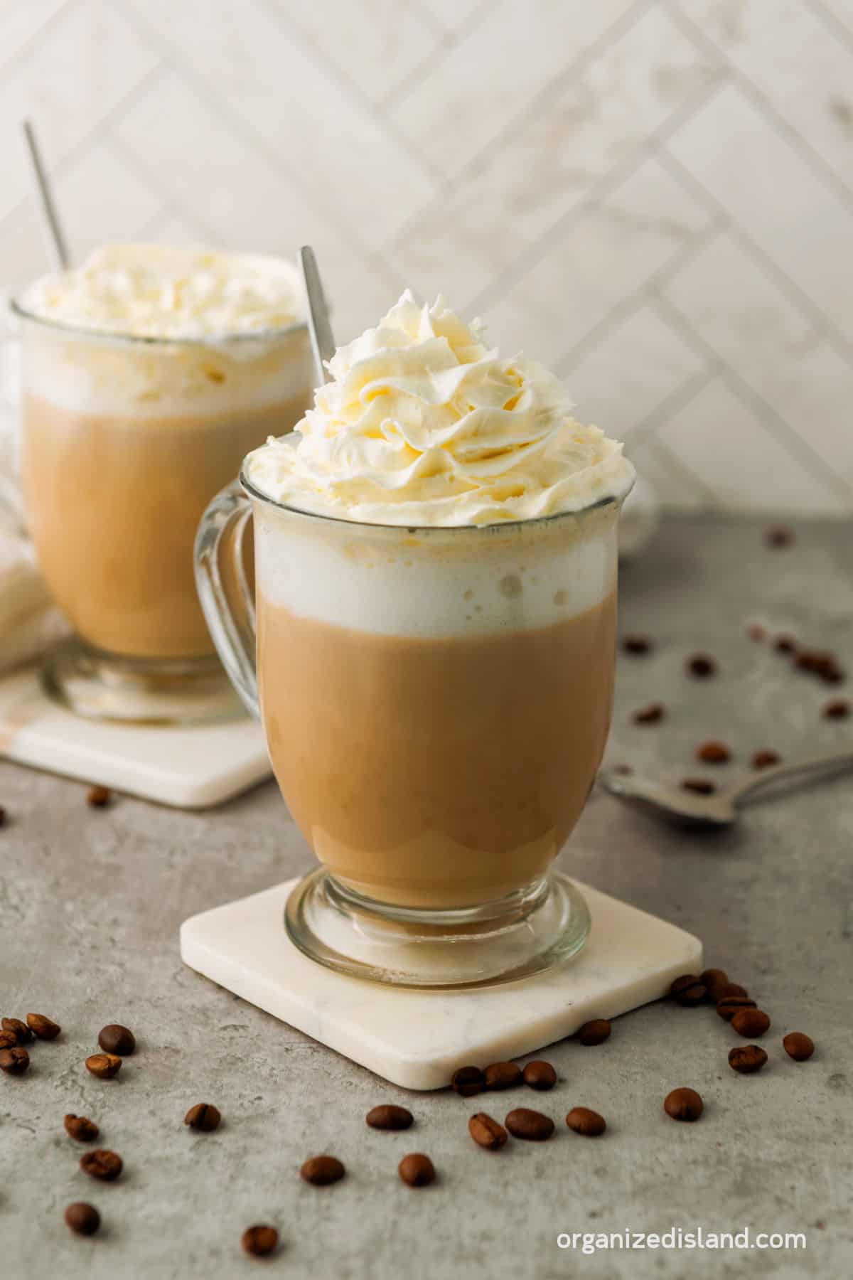 https://www.organizedisland.com/wp-content/uploads/2023/08/Easy-Vanilla-Latte-Recipe-Starbucks-Coffee-Copycat.jpg