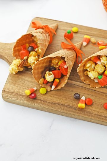 Candy Cornucopias Easy Thanksgiving Dessert - Organized Island