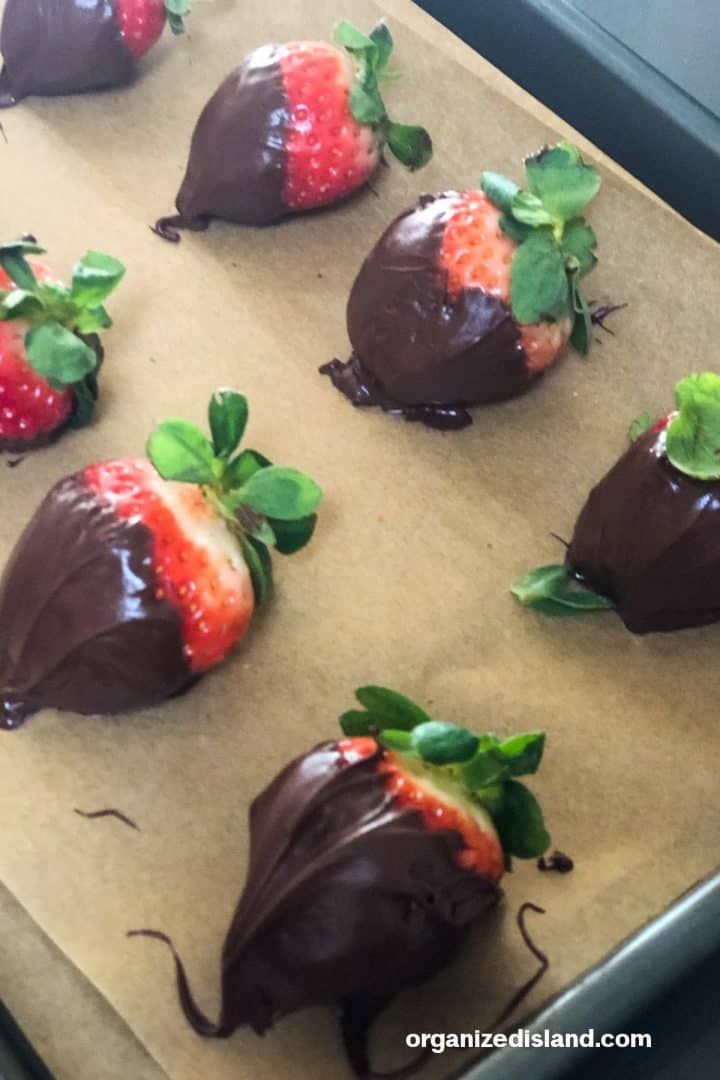 Easy Dark Chocolate Covered Strawberries - Organized Island