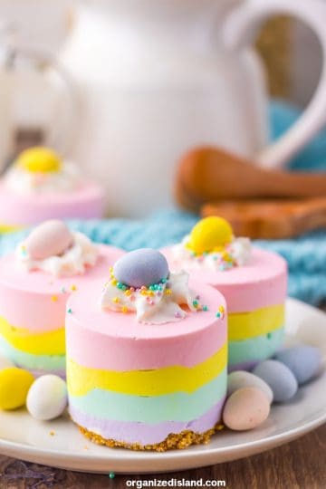 Easy No Bake Mini Easter Cheesecakes - Organized Island