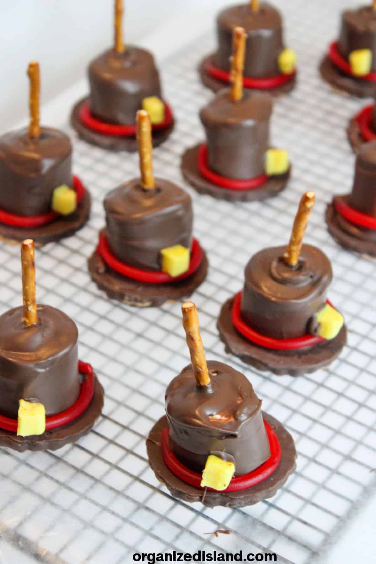 Pilgrim Hats Thanksgiving Snackes