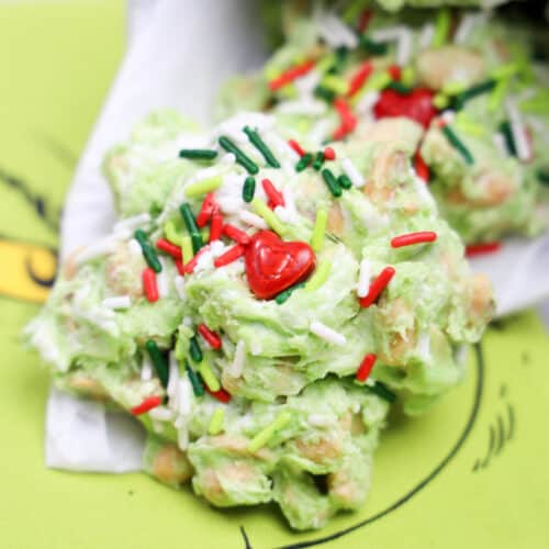 Easy Grinch Peanut Clusters