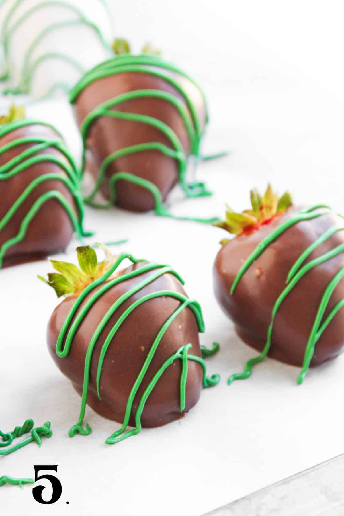 How to Make Christmas Chocolate Covered Strawberries Step 5