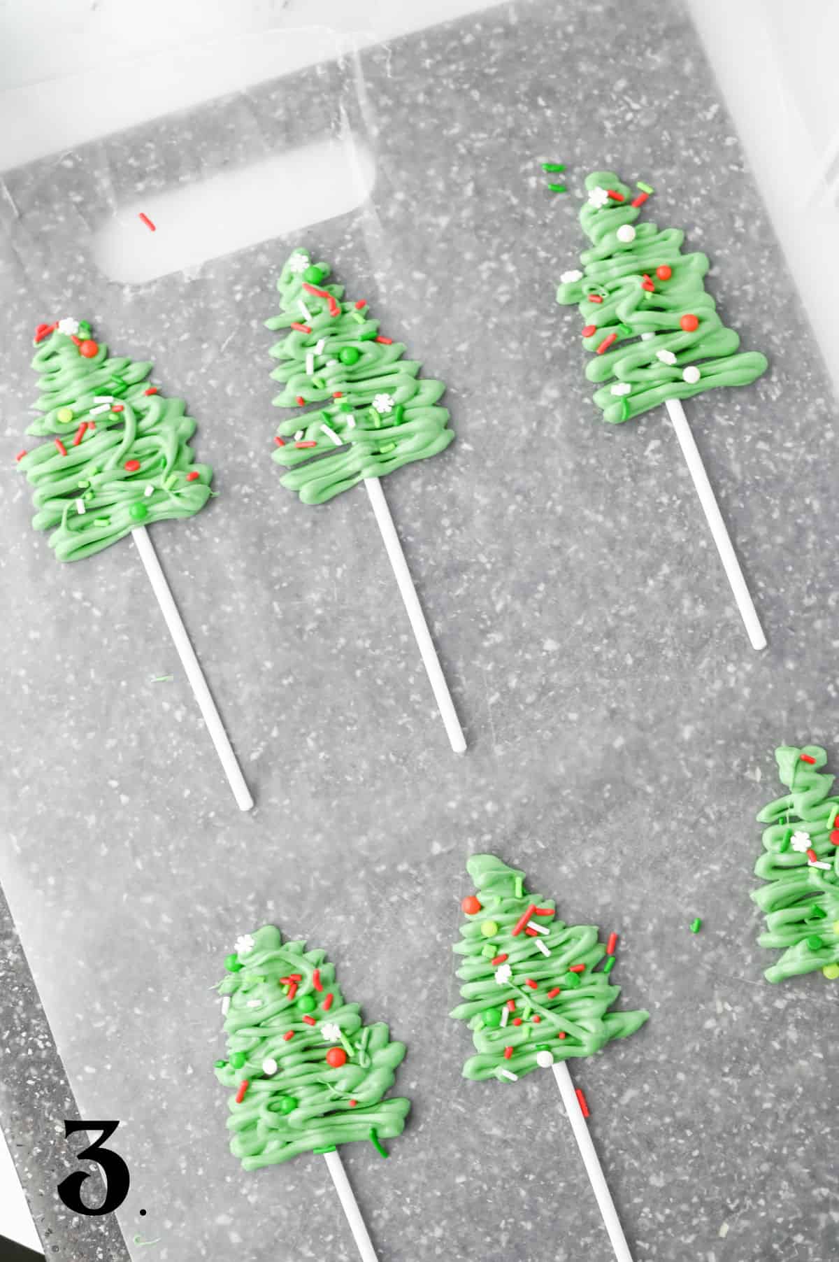 How to Make Christmas Tree Cupcakes Step 3