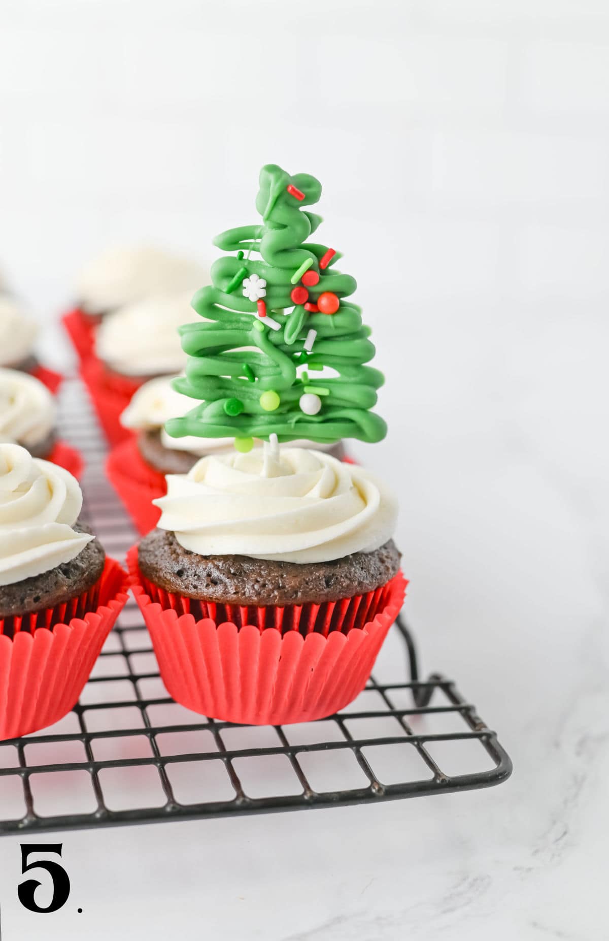 How to Make Christmas Tree Cupcakes Step 5