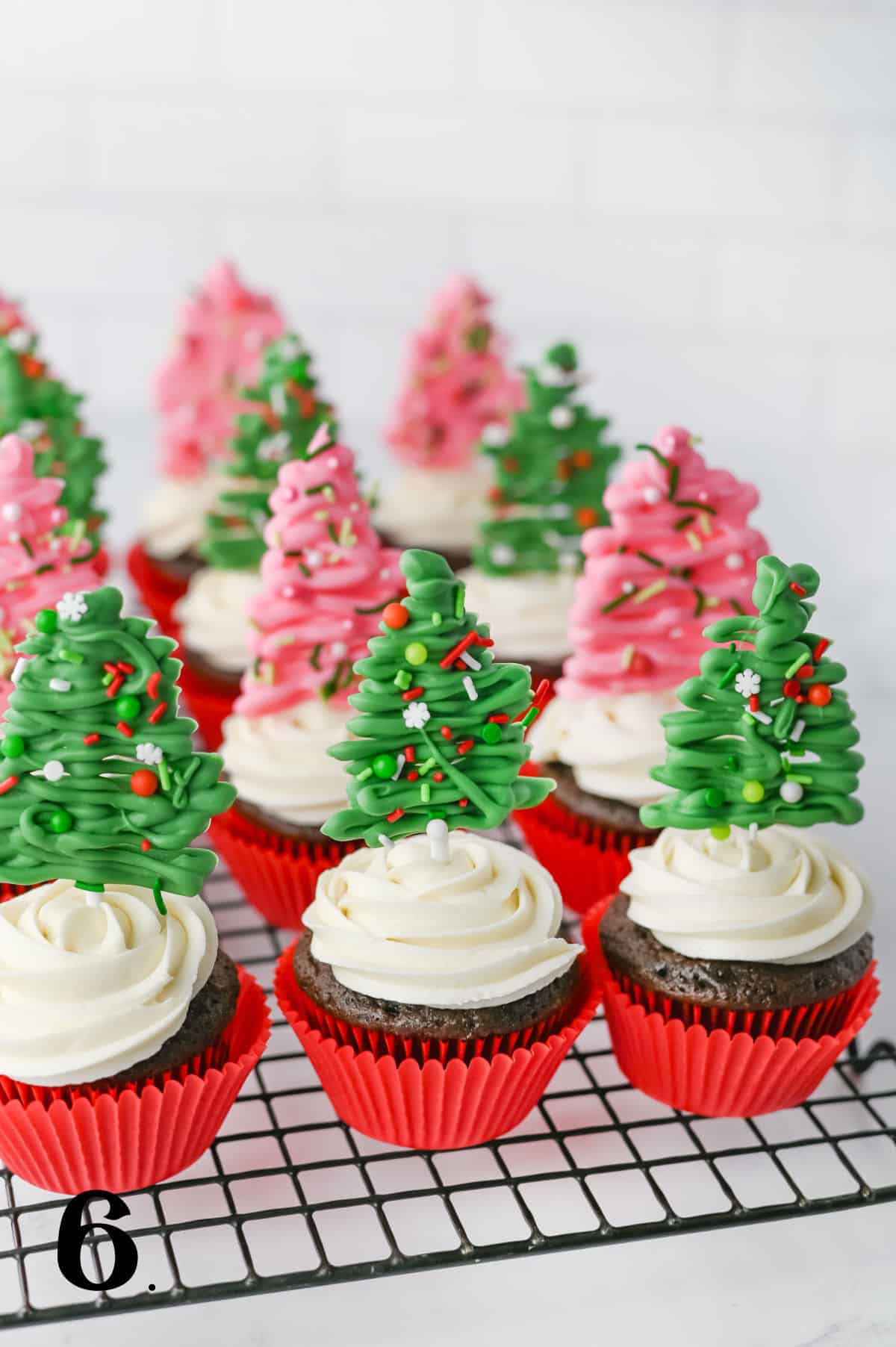 How to Make Christmas Tree Cupcakes Step 6