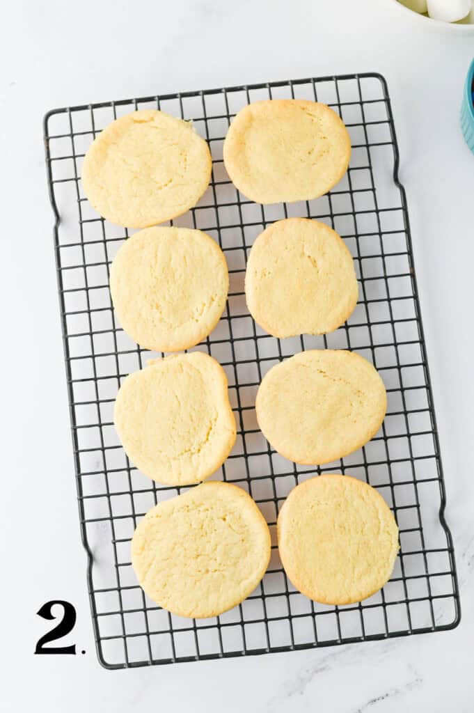 Easy Melted Snowman Cookies Recipe - Organized Island