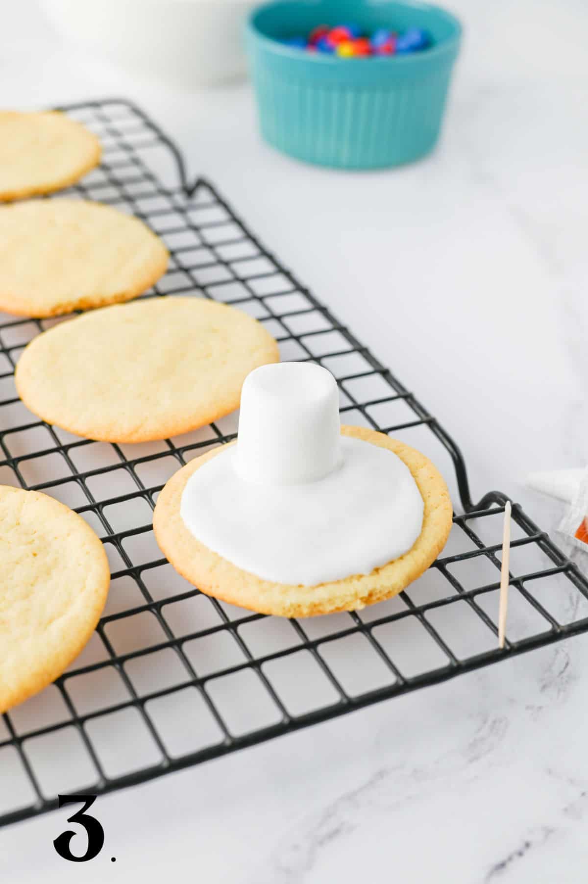 How to Make Melted Snowman cookies Step 3