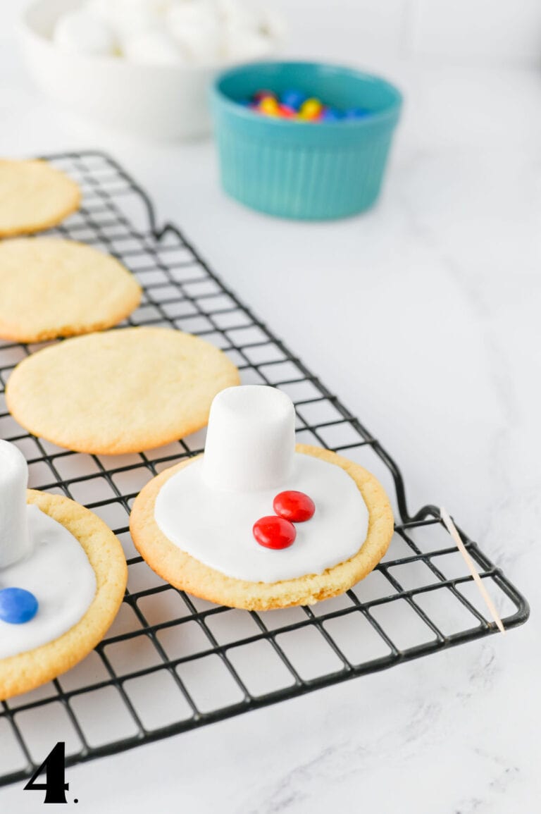 Easy Melted Snowman Cookies Recipe - Organized Island