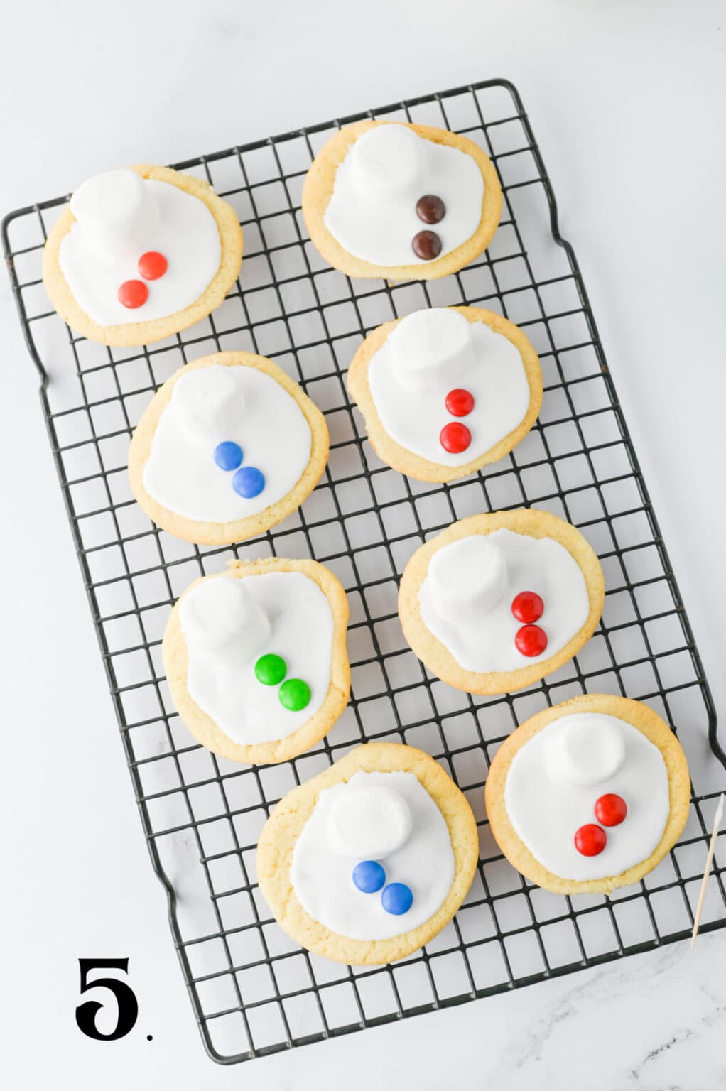Easy Melted Snowman Cookies Recipe - Organized Island