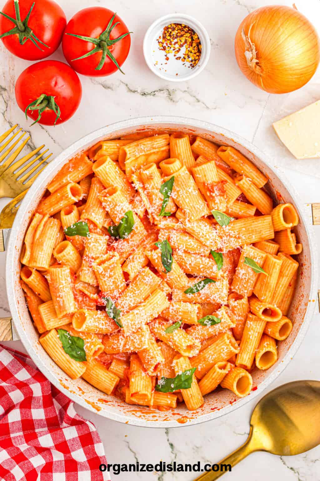 Easy Rigatoni alla Vodka Recipe - Organized Island