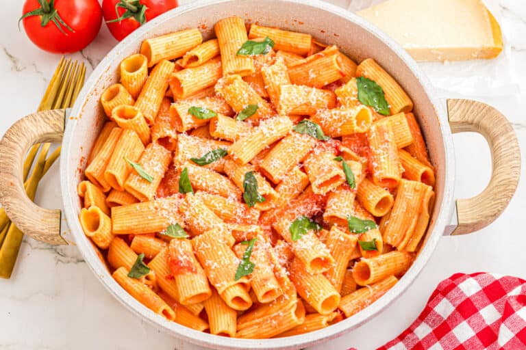 Easy Rigatoni alla Vodka Recipe - Organized Island