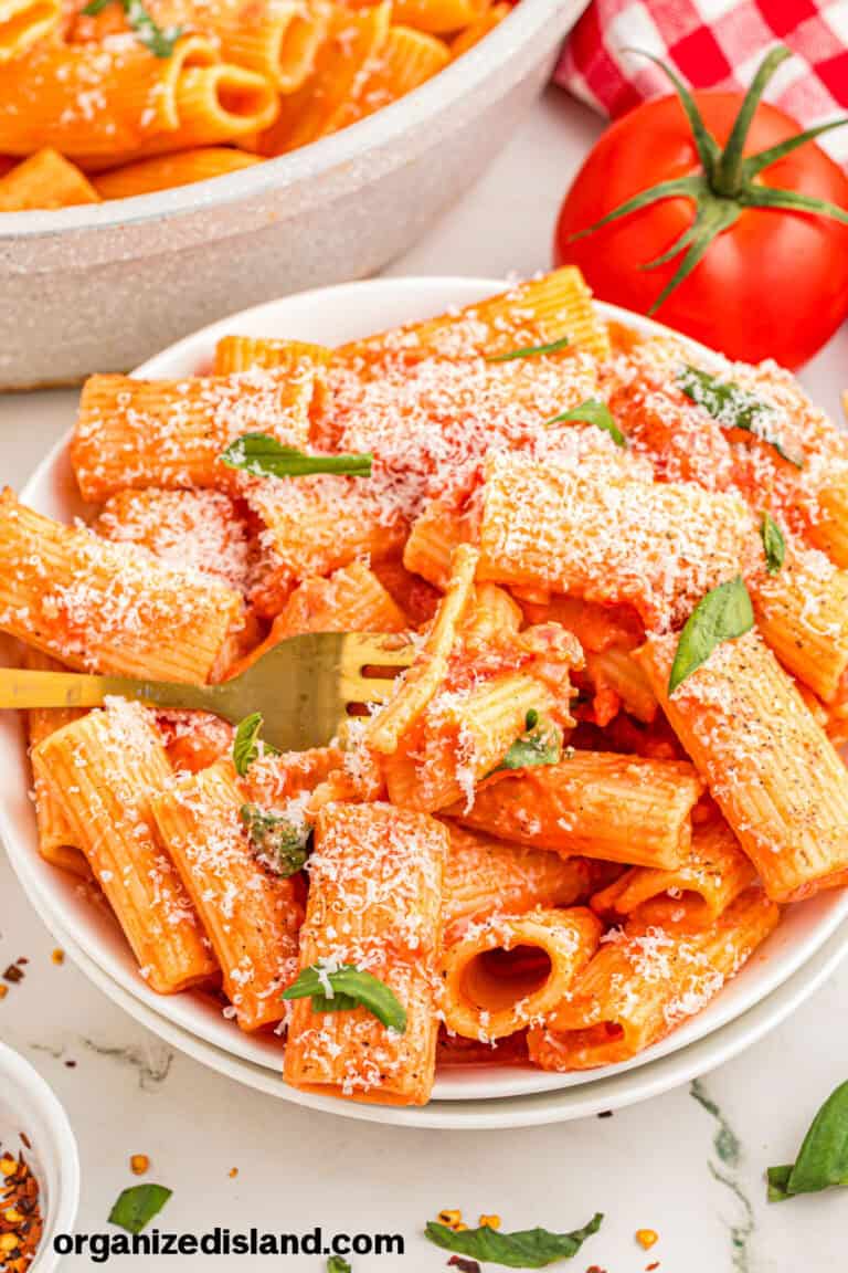 Easy Rigatoni alla Vodka Recipe - Organized Island