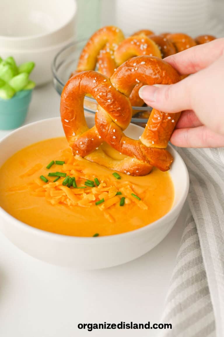Easy Pretzel Beer Cheese Dip