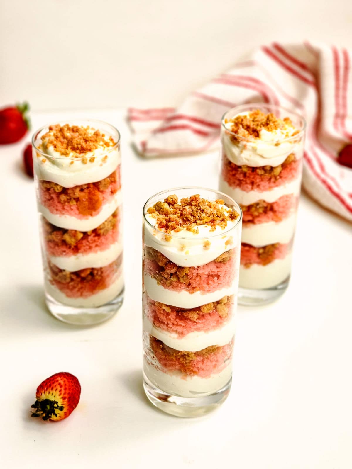 How to Make Strawberry Crunch Parfaits S
