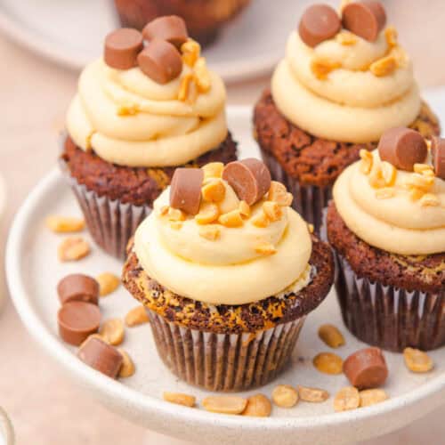 Chocolate Peanut Butter Cup Cupcakes Easy Recipe(1)