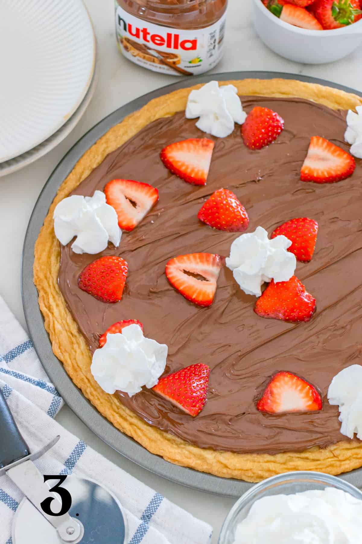 How to Make a Nutella Pizza - Step 3