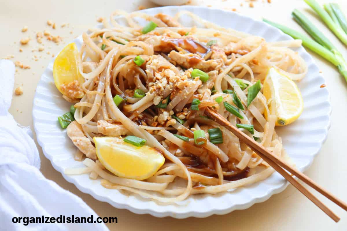 Best Chicken Pad Thai o plate with chopsticks