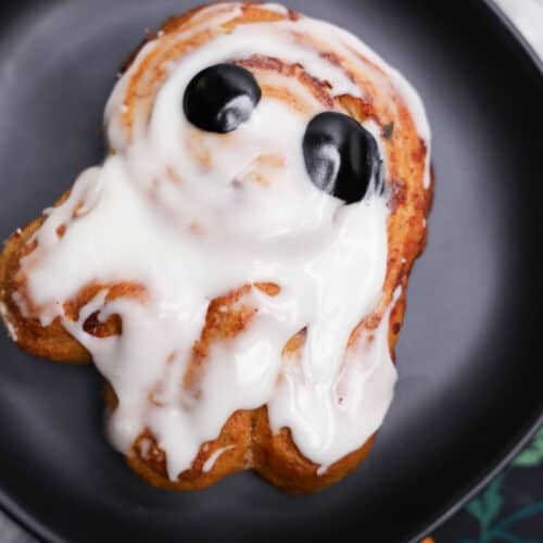 Cinnamon Roll Ghosts