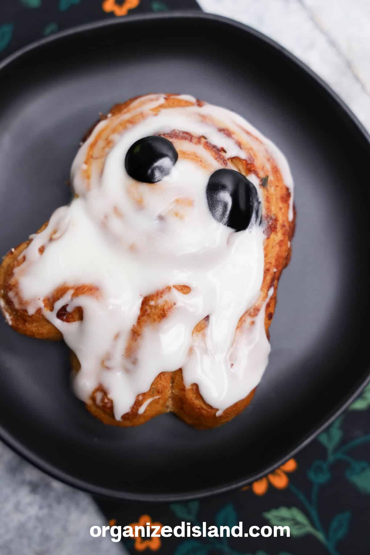 Cinnamon Roll Ghosts