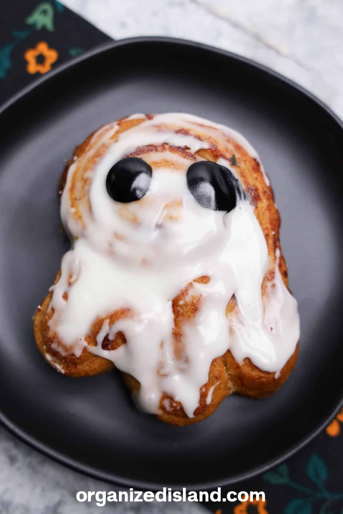 Cute Cinnamon Roll Ghosts