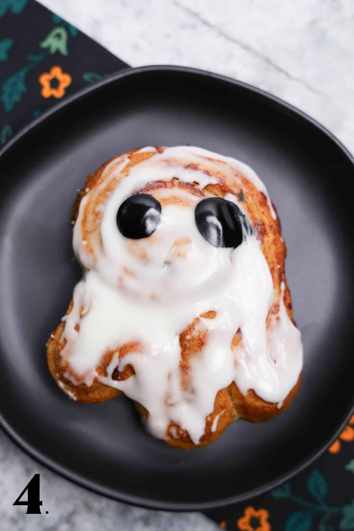How to Make Cinnamon Roll Ghosts - Step 4 - add eys.