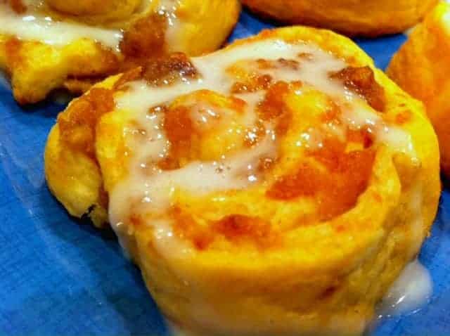 These Applesauce Cinnamon rolls only have 5 ingredients. They taste great and are ready in minutes!