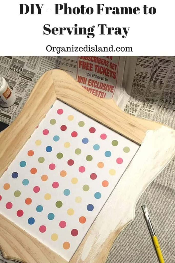 What to bring in some of the warm summer indoors? Decorate with this fun DIY tutorial to turn a picture frame into a serving tray.