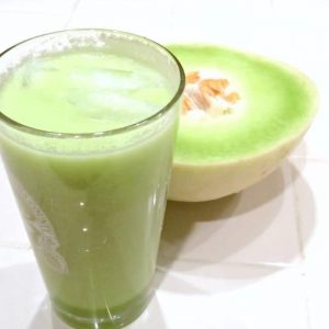 Easy recipe for Honeydew Agua Fresca - a refreshing non-alcoholic summer drink!