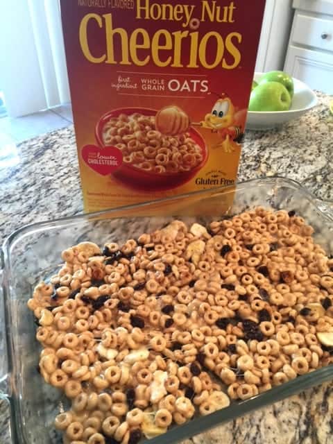 Got Cheerios? Make these for an easy breakfast snack. #ad 