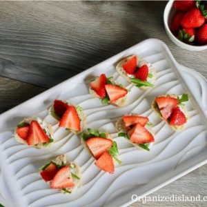 easy strawberry bruschetta with arugula