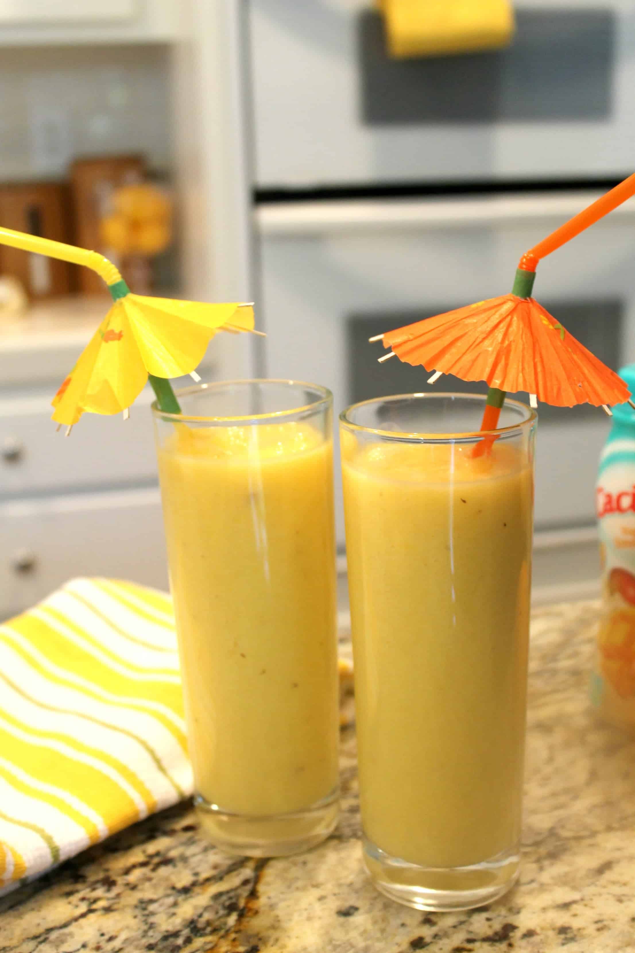 How to Make a Delicious Pineapple Mango Smoothie: Easy Recipe - Fruit Faves