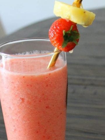A delicious Pineapple Strawberry smoothie recipe that does not have yogurt. Wonderfully fruitful and delicious!